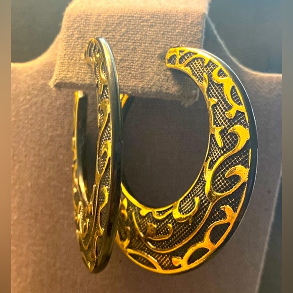 Vintage 80’s Gold tone Huge hoop dangling pierced Earrings - Picture 2 of 7